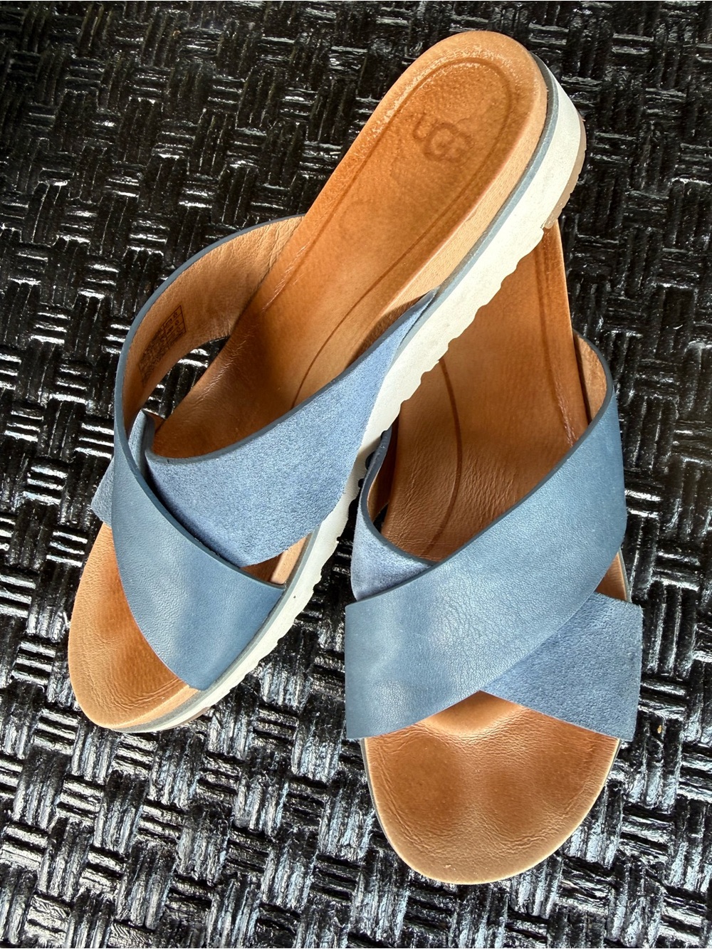 UGG Criss-Cross Sandal 💙 9